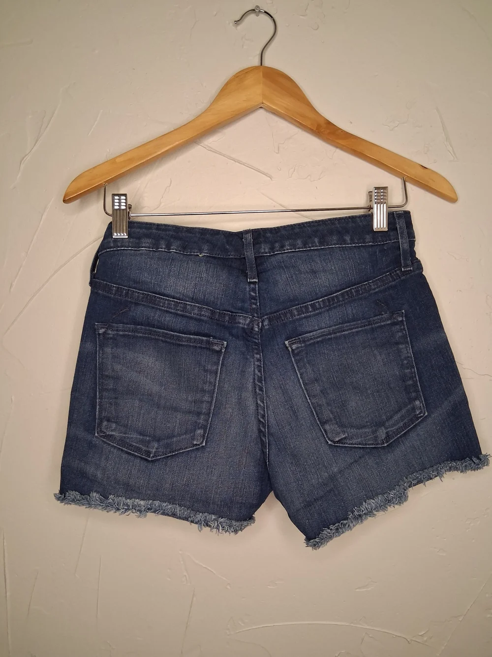 Mossimo High Rise Denim Shorts Size 6 Blue Distressed Raw Hem Stretch Jean Short